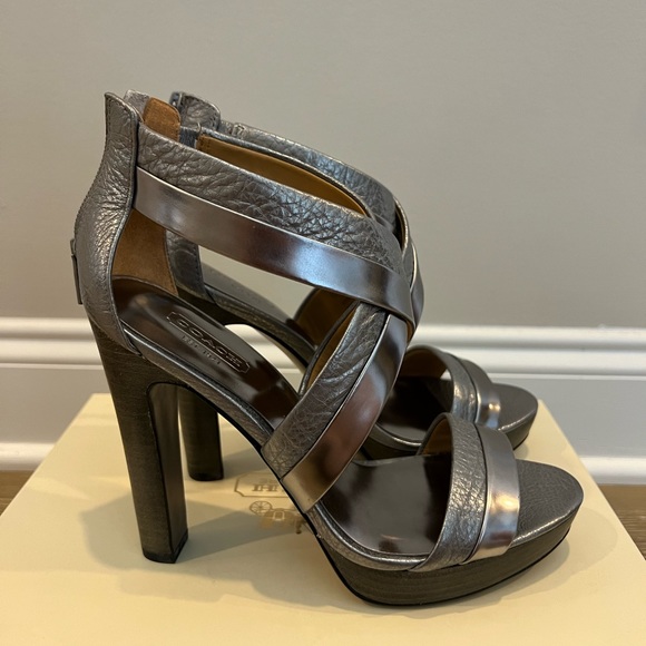 NEW Coach Pewter Heels 7.5M - Picture 1 of 9
